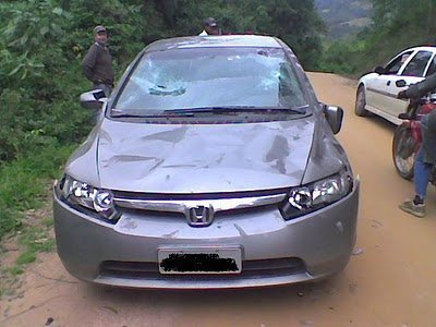 Danos de marretadas a um Honda Civic