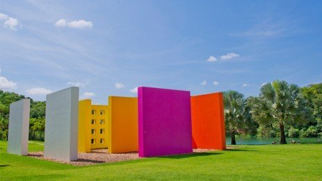 O Inhotim tem até piscina pra você nadar! Interação com as obras do Inhotim