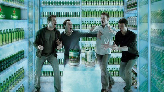 Um armário cheio de Heineken só pra você e seus amigos: quem não quer? Closet de cervejas da Heineken