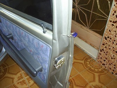 Porta empenada do Fiat Uno
