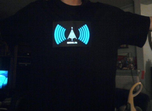 Camisa com detector de sinal de internet sem fio