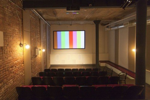 Quarto de hotel com cinema