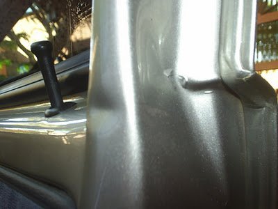 Fraqueza estrutural da porta do Fiat Uno