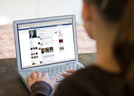 Facebook e a contratação de empregados