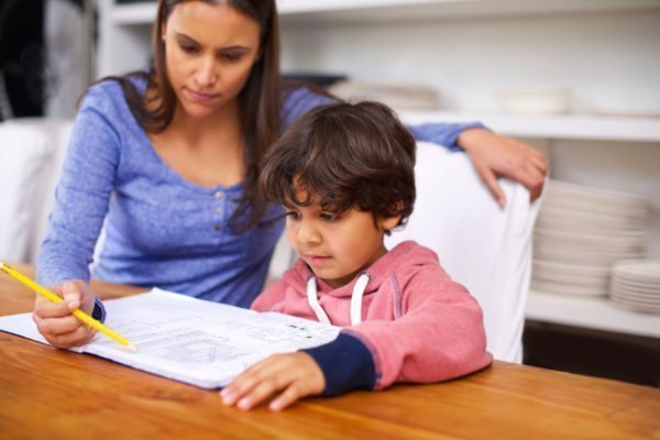 Como convencer crianças a estudar